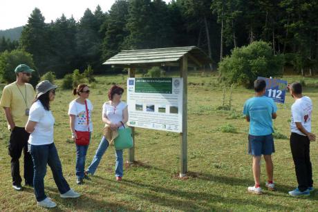 Members of the project team walked the paths of Oiti and Kalidromo (Photo: Christos Georgiadis)