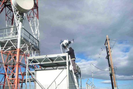 The meteorological station of Mount Kallidromo sends information (Photo by Yiannis Aleksopoulos)
